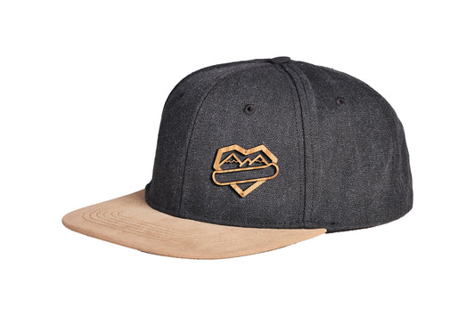 Snapback Cap mit Holzmotiv aus upcycling Holz gelasert - i love snowboarding